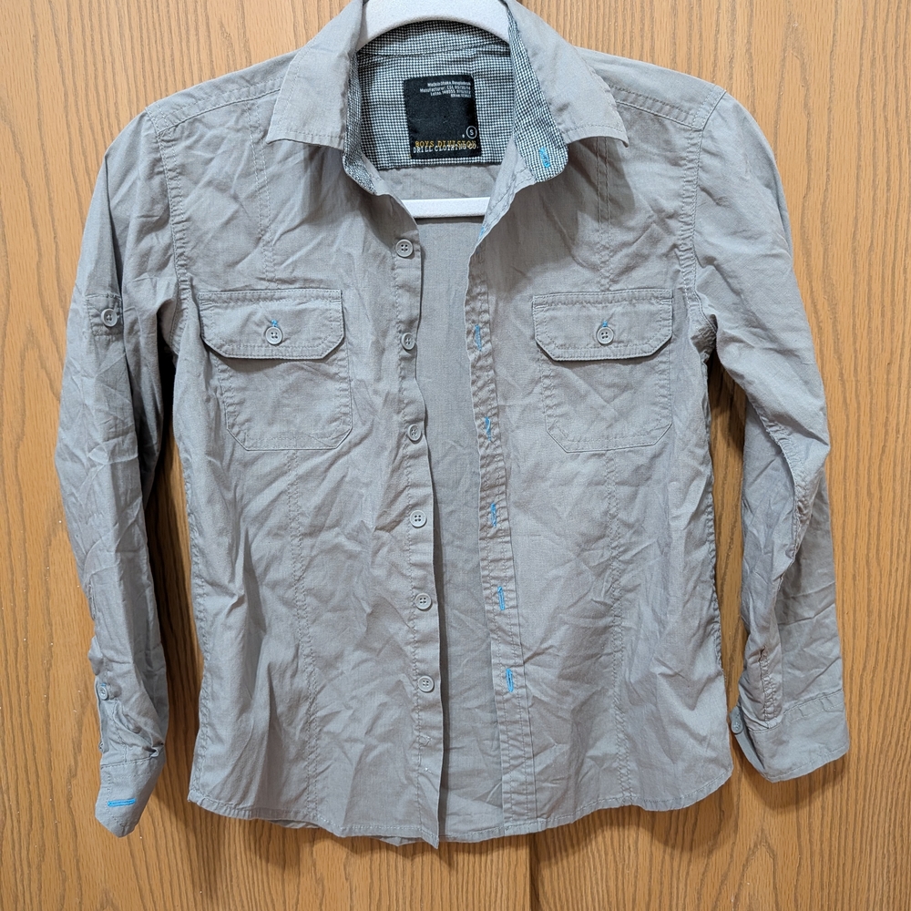 Gray Button Down Shirt With Electric Blue Accents